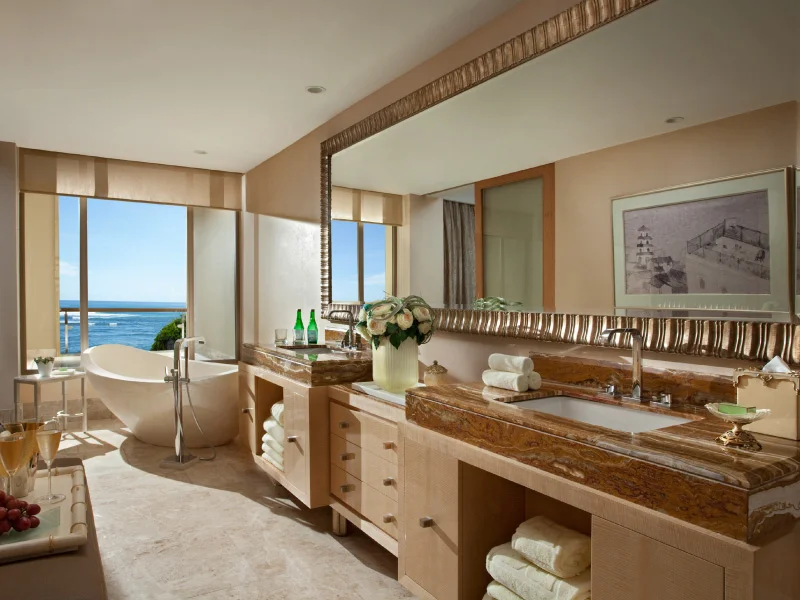 The Earl Suite - Beachfront View